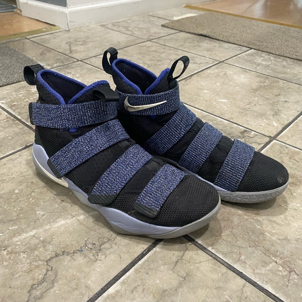 Nike LeBron Zoom Soldier 11
